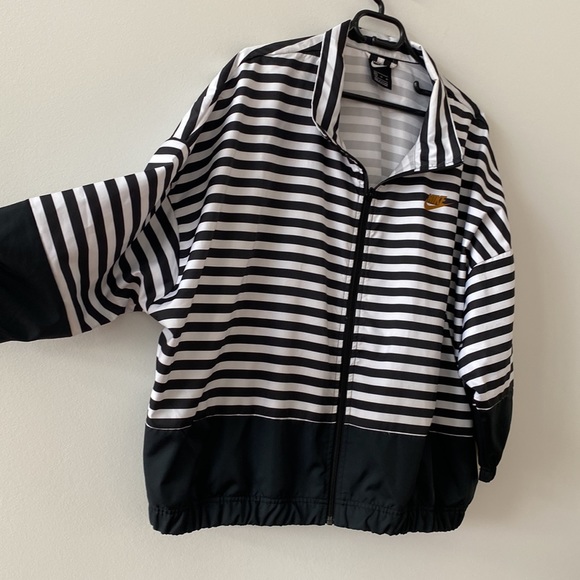 ❤️ NIKE - Ladies Windbreaker ❤️ - Picture 8 of 14